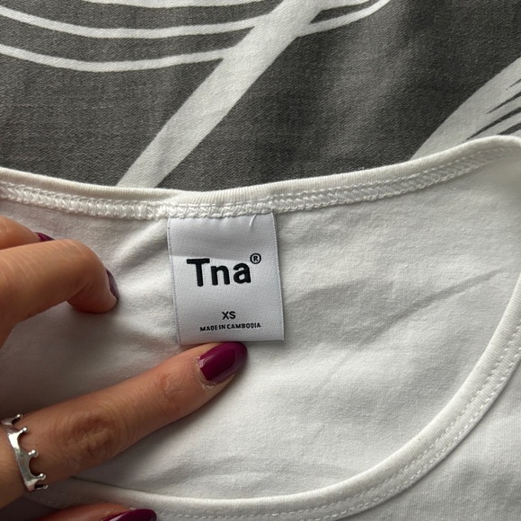 TNA White Ruched Crop Top - Picture 2 of 3
